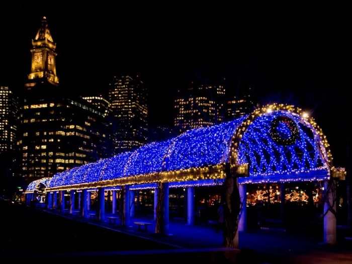 boston-holiday-trellis-lighting