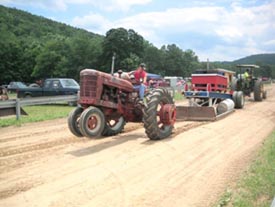 tractor pull at kimball farm corn maze photo