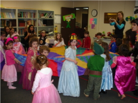 pj library purim palooza with jenny the juggler photo